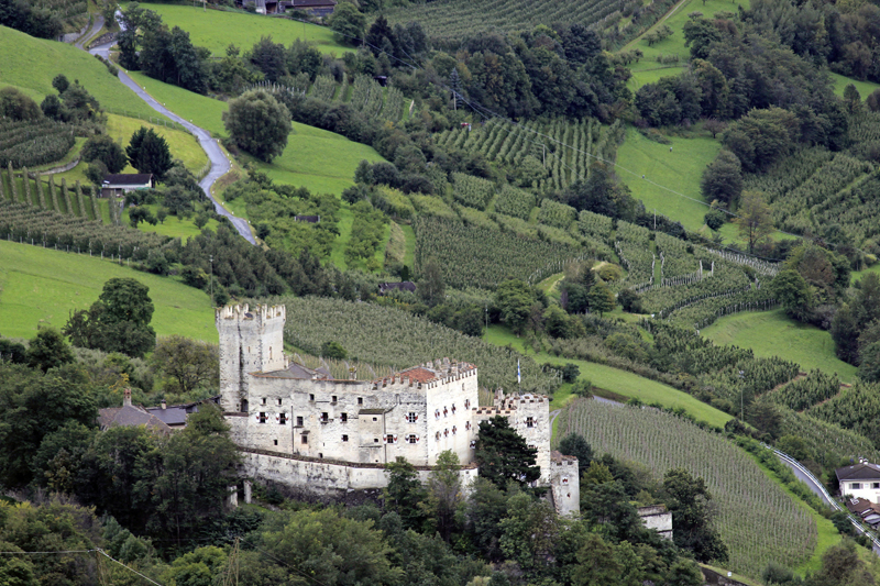 2017-09-10_155614 trentino-suedtirol-2017.jpg - Die Churburg oberhalb Schluderns